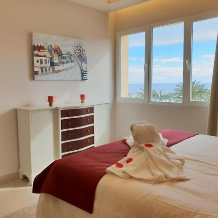 Fantastic Apartment In Front Of The Sea & Marina เอสเตโปนา ภายนอก รูปภาพ
