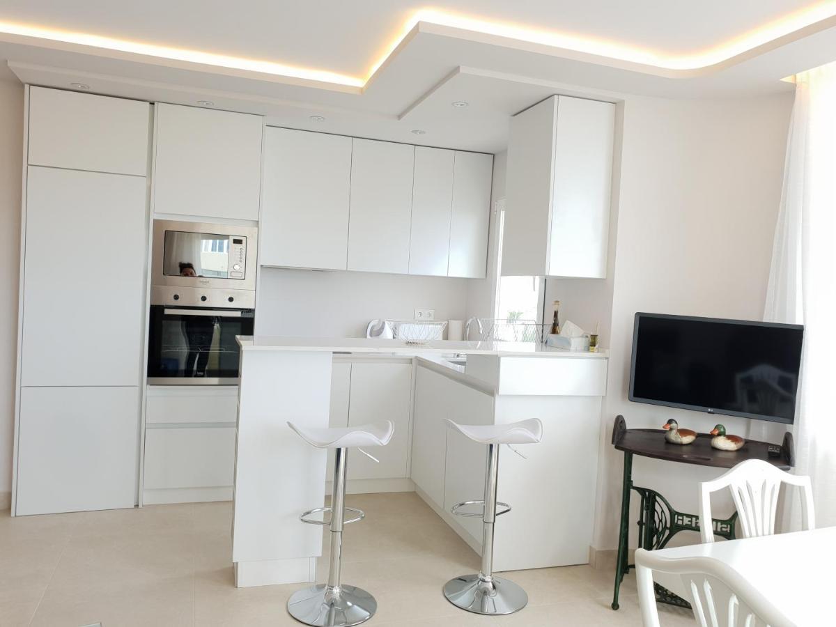 Fantastic Apartment In Front Of The Sea & Marina เอสเตโปนา ภายนอก รูปภาพ