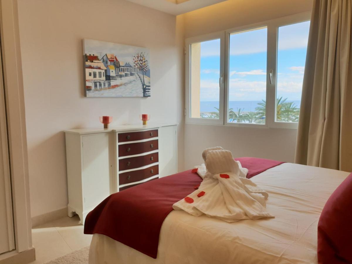 Fantastic Apartment In Front Of The Sea & Marina เอสเตโปนา ภายนอก รูปภาพ