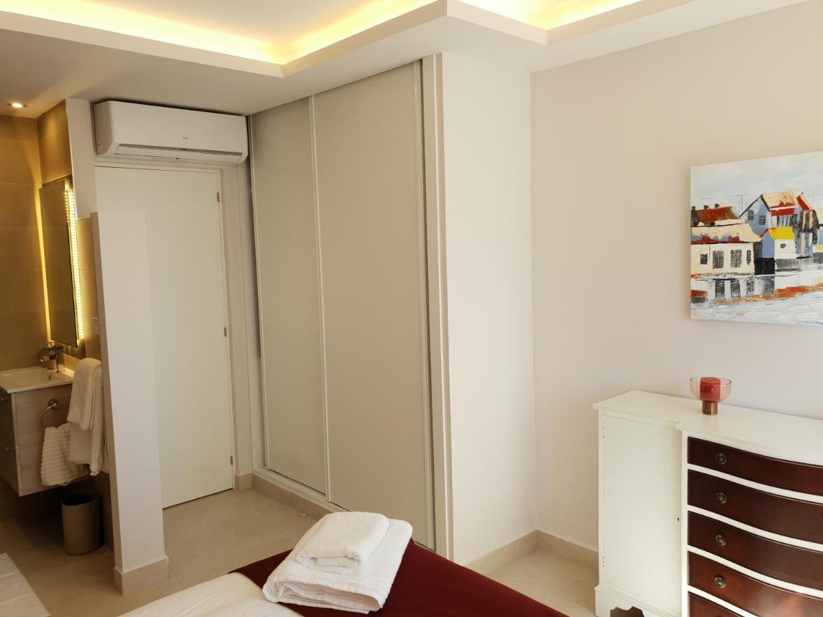 Fantastic Apartment In Front Of The Sea & Marina เอสเตโปนา ภายนอก รูปภาพ