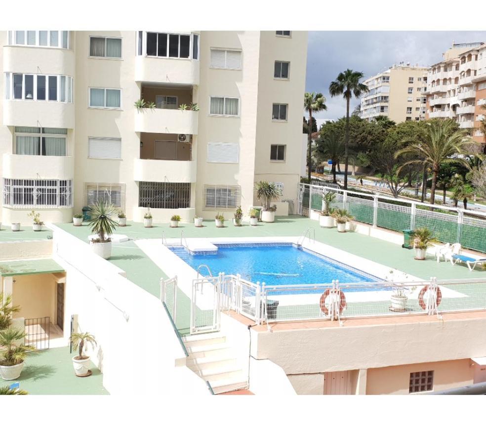 Fantastic Apartment In Front Of The Sea & Marina เอสเตโปนา ภายนอก รูปภาพ