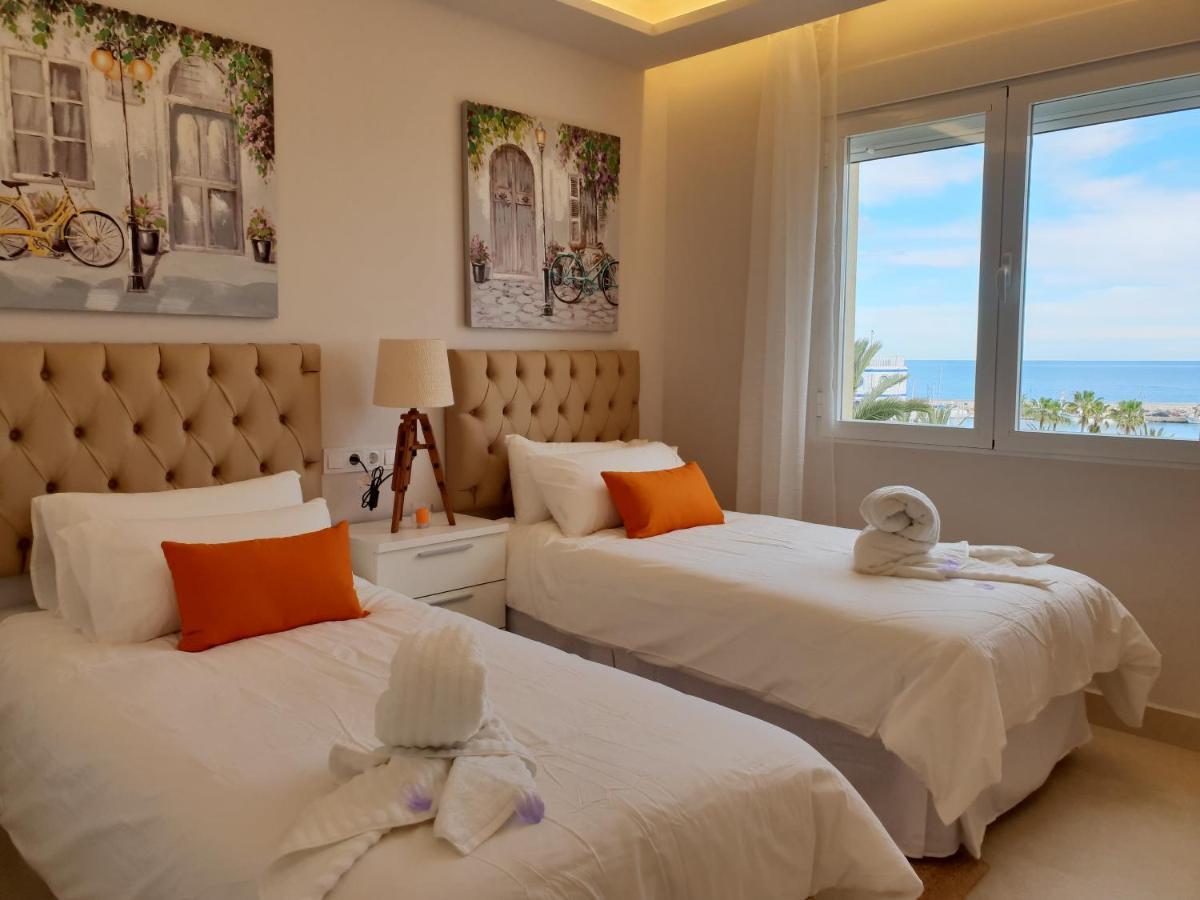 Fantastic Apartment In Front Of The Sea & Marina เอสเตโปนา ภายนอก รูปภาพ